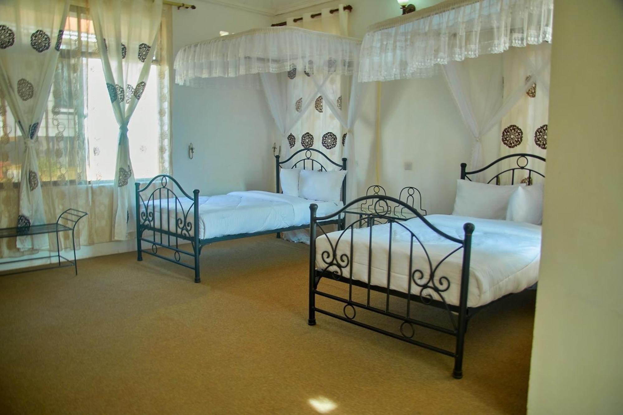 Ngorongoro Corridor Lodge Карату Экстерьер фото
