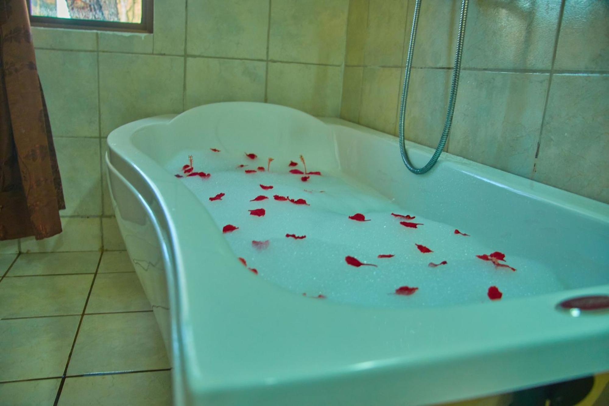 Ngorongoro Corridor Lodge Карату Экстерьер фото